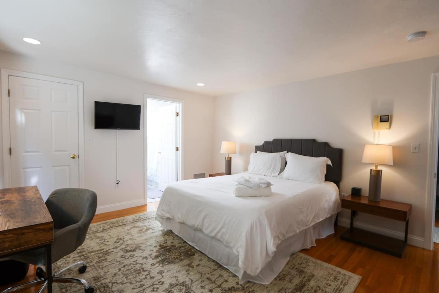Apartment Single Family,3 Bed, 3 Bath,harvard, Mit,hospitals *